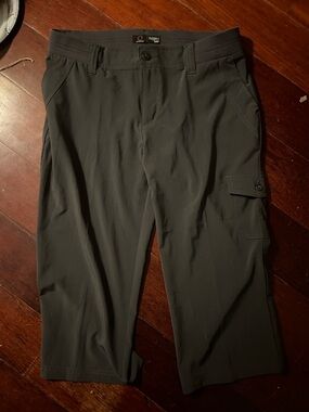 Riders by Lee Women's Cropped Cargo Pants in Dark Gray
